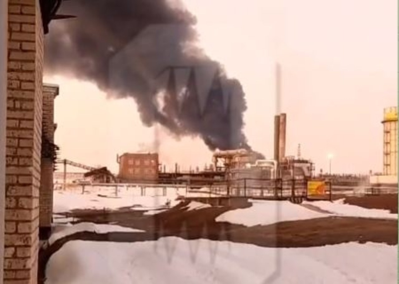 Ponad 50 dronów nad Rosją. Płonie rafineria w Riazaniu