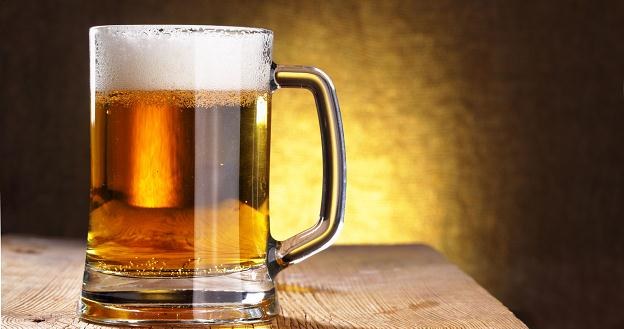 Ponad 50 proc. rocznej sprzedaży piwa przypada na okres od maja do września /&copy;123RF/PICSEL