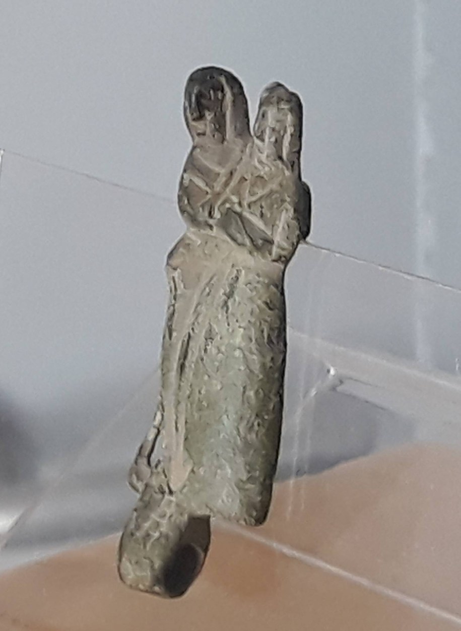 Ponad 500-letnia szlufka do paska /Grzegorz Kurka, Muzeum Historii Ziemi Kamieńskiej /