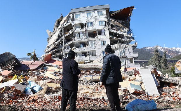 Ponad 8 dni spędzili pod gruzami. Kolejne osoby uratowane w Turcji
