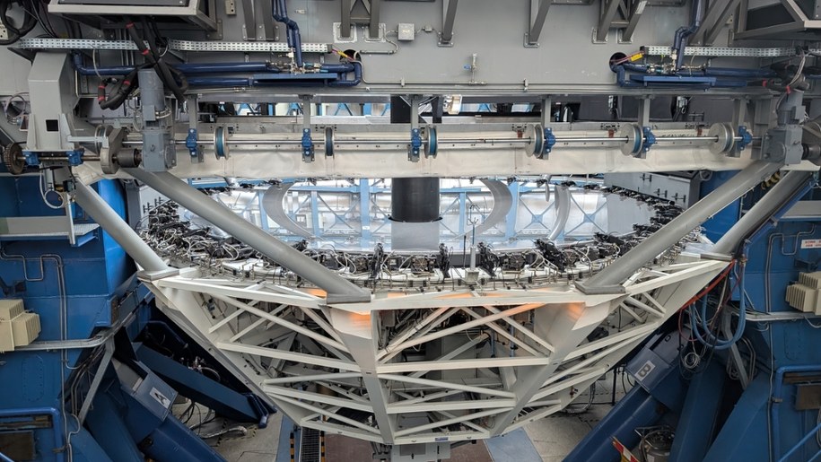 Ponad 8-metrowe zwierciadło Teleskopu Głównego VLT /Fot. Grzegorz Jasiński /RMF FM