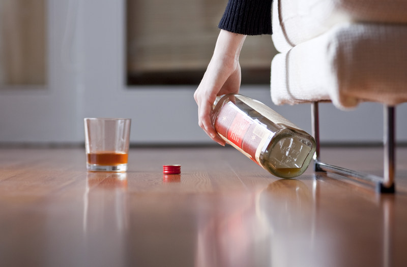 Ponad 80 proc. Polaków pije alkohol; 12 proc. nadużywa /123RF/PICSEL