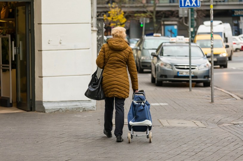 Ponad 9,28 mln osób otrzymywało w zeszłym emerytury lub renty /Arkadiusz Ziółek /East News