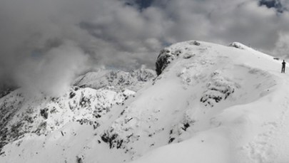 Ponad metr śniegu na Kasprowym Wierchu. "Skrajnie trudne warunki dla turystów"