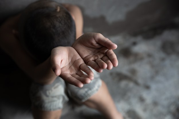 Ponad osiem milionów dzieci poniżej piątego roku życia w 15 krajach jest zagrożonych śmiercią z powodu niedożywienia /Shutterstock
