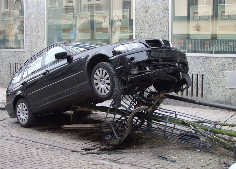 Ponad połowa kierowców w Niemczech przyznaje się do łamania ograniczeń prędkości. Co trzeci nie przestrzega przepisów dotyczących parkowania /Getty Images