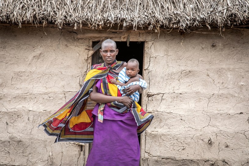 Ponad połowa mieszkańców Tanzanii żyje w skrajnym ubóstwie. Ojcowie zabierają pokarm dzieciom /123RF/PICSEL
