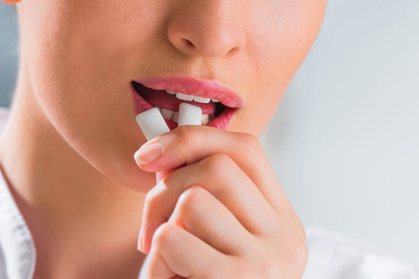 Ponad połowa przypadków nieświeżego oddechu, to nieprawidłowa higiena jamy ustnej /123RF/PICSEL