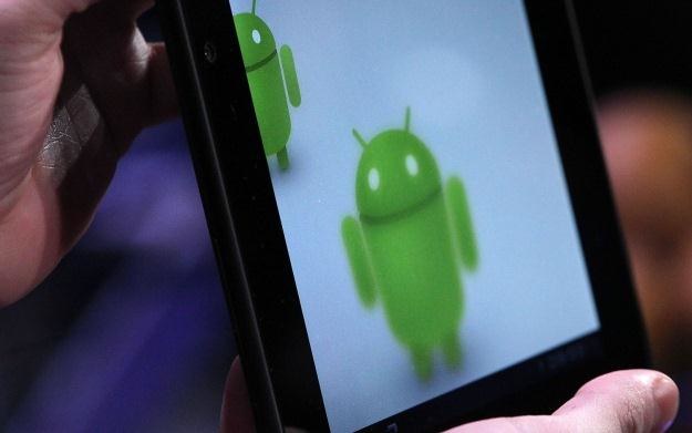 Ponad połowa użytkowników smartfonów korzysta z systemu Android /AFP
