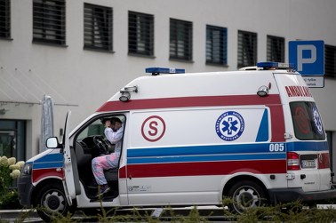 Ponad trzysta przypadków zakażenia koronawirusem. Ale tylko niewiele ponad 10 tys. testów [NOWE DANE]