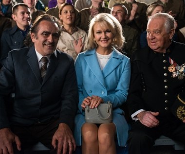 Ponadto w filmie zobaczymy też: Magdalenę Cielecką, Pawła Deląga, Adama Woronowicza, Eryka Lubosa, Mariana Dziędziela, Wojciecha Mecwaldowskiego, Witolda Paszta, Aleksandrę Gintrowską oraz Grażynę Torbicką (na zdjęciu). 

 