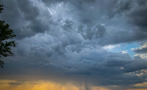 Poniedziałek ciepły, ale pochmurny i deszczowy