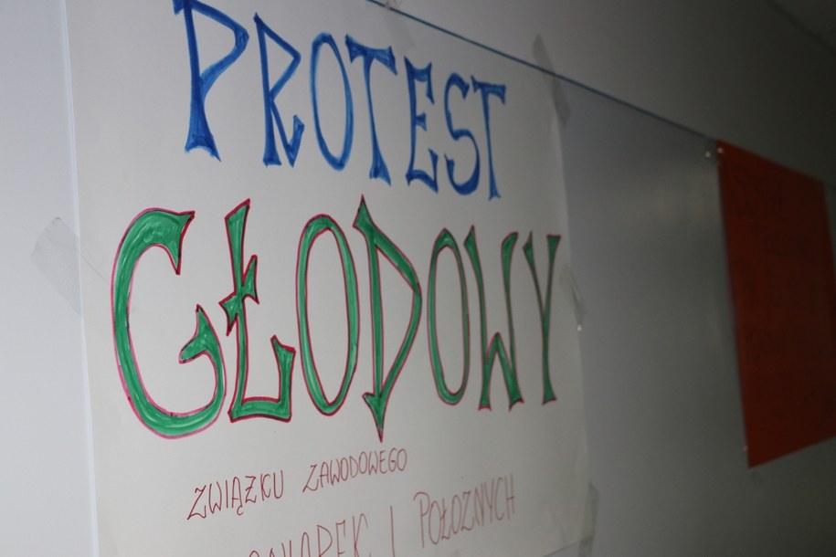 Poniedziałek jest kolejnym dniem rozmów między protestującymi pielęgniarkami ze szpitala wojewódzkiego w Przemyślu a m.in. dyrekcją placówki /Jacek Skóra /RMF FM