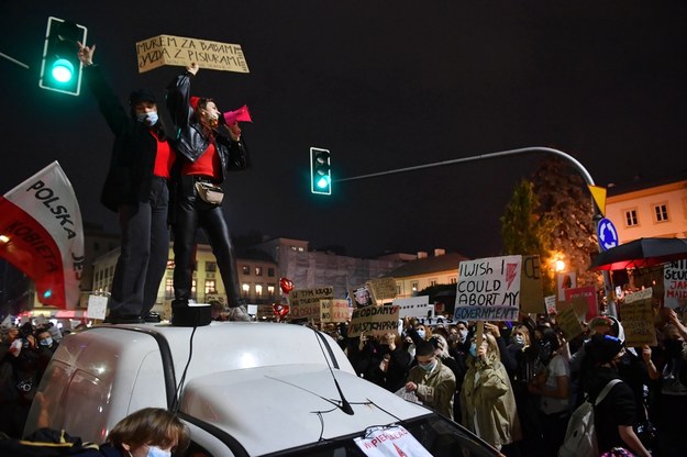 Poniedziałkowa blokada ulic w centrum Warszawy / 	Radek Pietruszka   /PAP