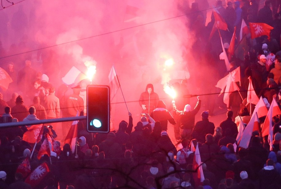 Poniedziałkowe burdy na ulicach Warszawy /Paweł Supernak /PAP