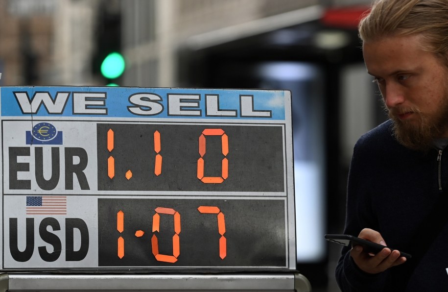 Poniedziałkowe kursy walut /ANDY RAIN /PAP/EPA
