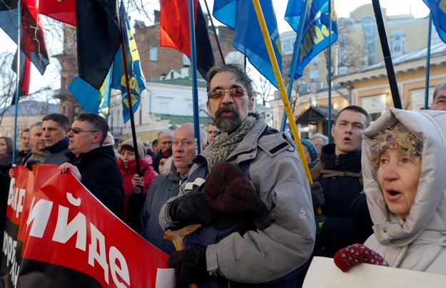 Poniedziałkowy protest przed polską ambasadą w Kijowie / 	SERGEY DOLZHENKO    /PAP/EPA