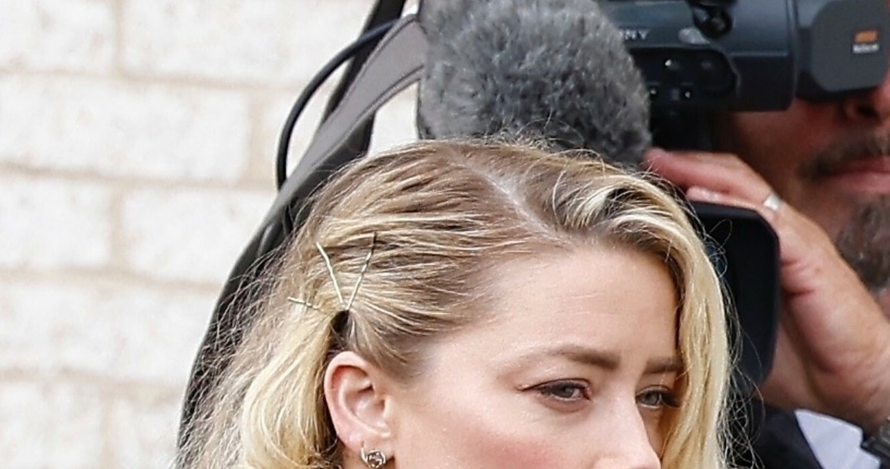 Poniżona Amber Heard opuściła sąd /East News