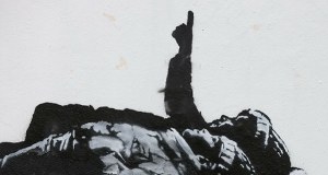 Popatrz w górę, czyli Banksy na święta. Oto nowe murale artysty