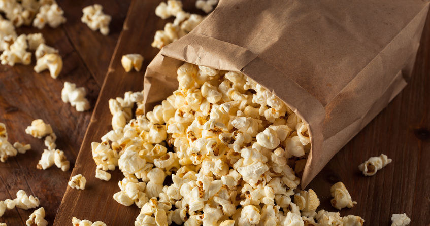 Popcorn z mikrofali lepiej sobie odpuścić... Nie wyjdzie nam na zdrowie /123RF/PICSEL