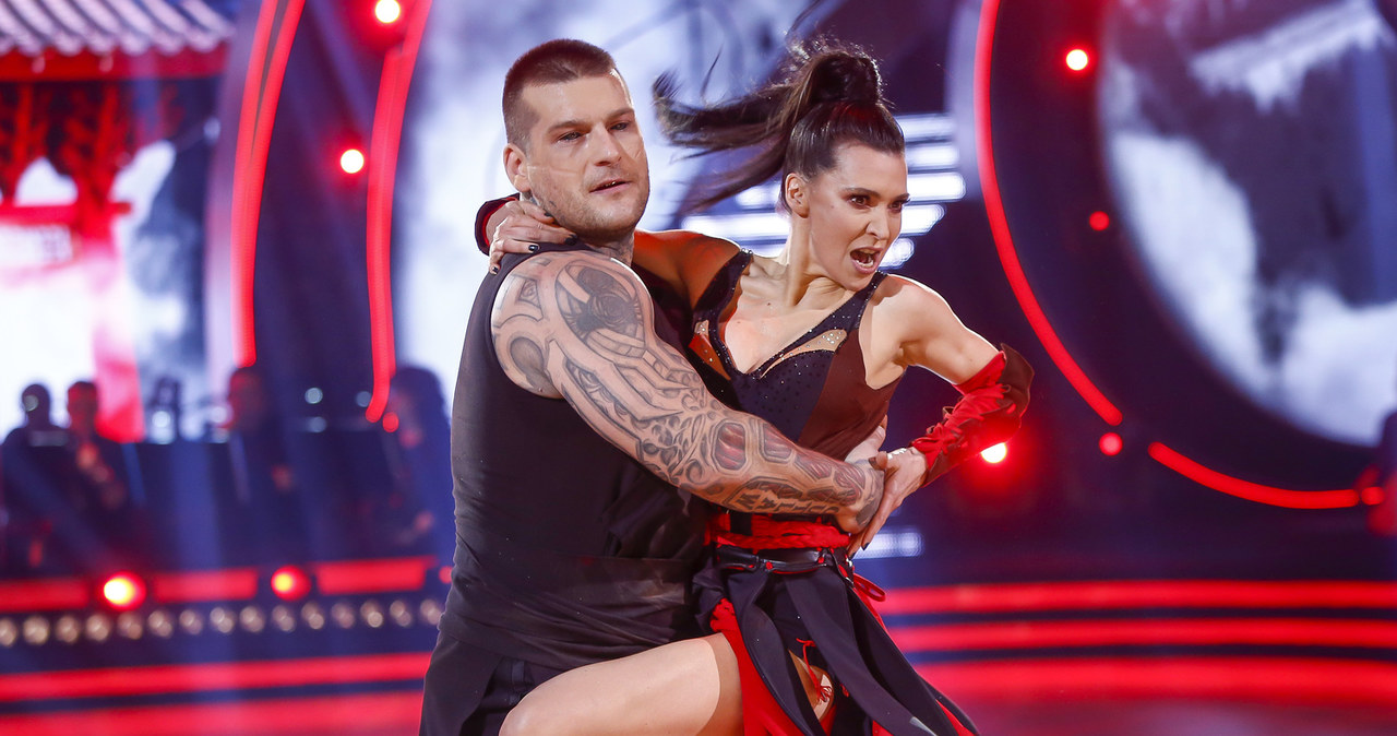 Popek i Janja Lesar zatańczyli cza-czę do choreografii wykorzystującej motyw sztuk walki /AKPA