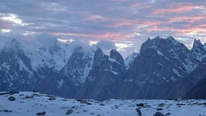 Poprawa pogody w Karakorum. Śmigłowce ruszyły na ratunek wspinaczowi