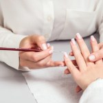 Poproś stylistkę o taki manicure. Jesienią będą go nosić wszyscy