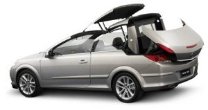 Poprzednia generacja oplowskiego kabrioletu - Astra TwinTop - miała stalowy dach. Jej nadwozie mierzyło 448 cm długości. /Opel