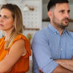 Poprzedzają koniec związku. Takie słowa z ust partnera to czerwone flagi 