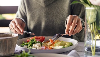 Popularna dieta może przyspieszać starzenie. Są nowe badania