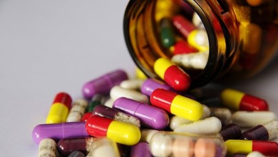 Popularne antybiotyki na długo zakłócają rozwój flory bakteryjnej u dzieci