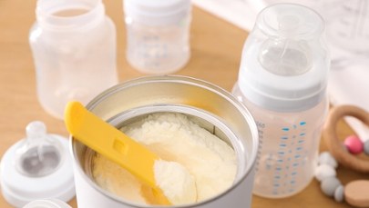 Popularne mleko dla dzieci wycofane. GIS ostrzega