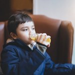 Popularne słodziki mogą przyspieszać dojrzewanie u dzieci. Czym to grozi?