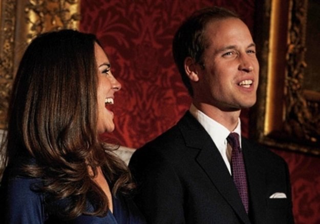 Popularność tematu zaręczyn księcia Williama z Kate Middleton to gratka dla cyberprzestępców /AFP