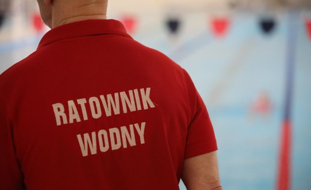 Popularny basen w Warszawie zamknięty przez... użytkowników?