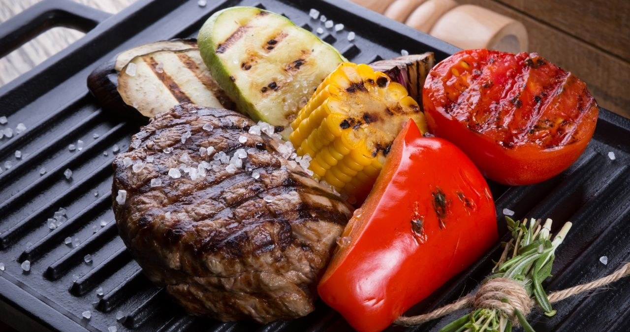 Popularny grill elektryczny o 50% taniej w Biedronka Home! /adobestock /INTERIA.PL