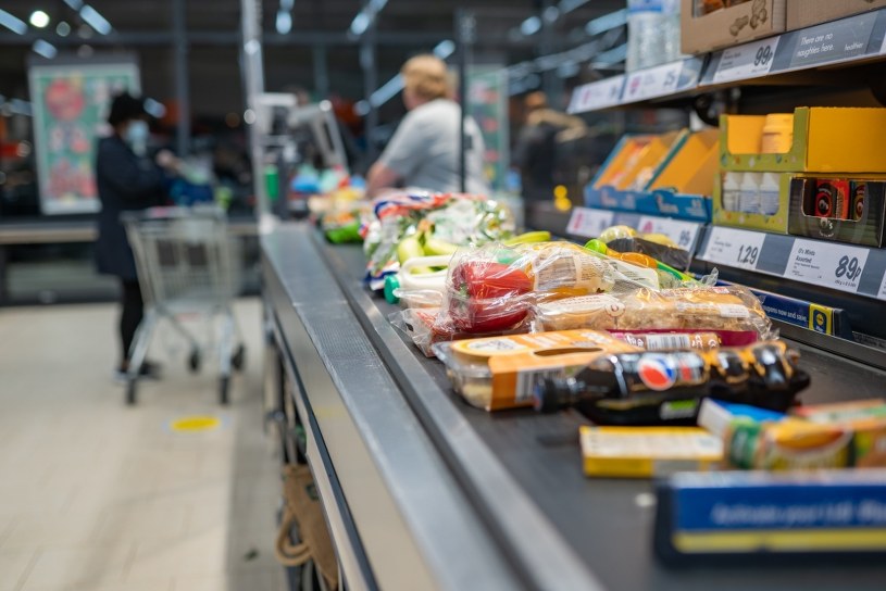 Popularny produkt znika ze sklepowych półek. Znany market apeluje do klientów