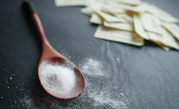 ​Popularny słodzik może zwiększać ryzyko udaru i chorób serca