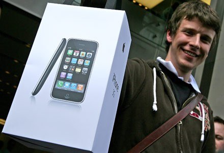 Popularny telefon Apple został wybrany gadżetem roku 2008 /AFP