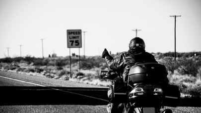 Pora ruszyć w trasę – 5 niezbędnych rzeczy na letnią wyprawę motocyklem!