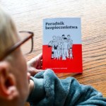 "Poradnik bezpieczeństwa" droższy niż planowano. "Bezpieczeństwo Polek i Polaków nie ma ceny"