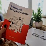 "Poradnik bezpieczeństwa" znacznie droższy niż zakładano. Nadal nie trafił do wszystkich