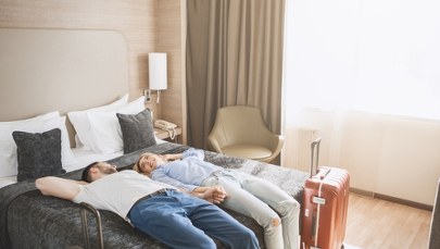Poradnik Ordo Iuris: Podwójne łóżka tylko dla małżeństw. Hotelarze nie przebierają w słowach 