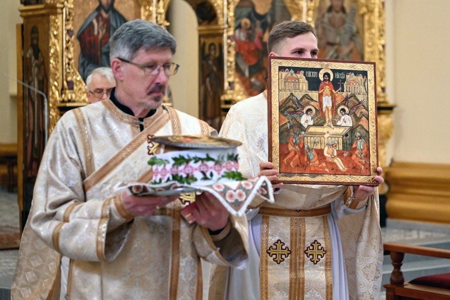 Poranna liturgia Niedzieli Zmartwychwstania Pańskiego w greckokatolickim soborze archikatedralnym w Przemyślu /Darek Delmanowicz /PAP