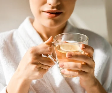 Poranna woda, która działa jak naturalny eliksir zdrowia. Spróbuj tych 3 dodatków