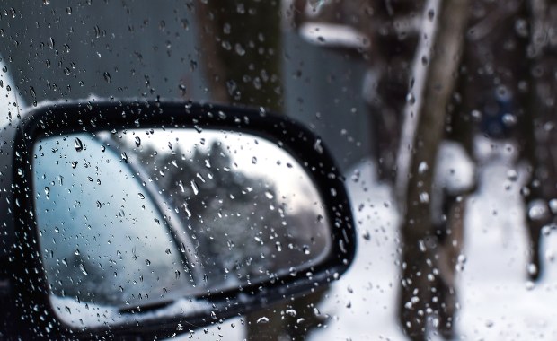 Poranne wypadki w Śląskiem. Trudne warunki na drogach