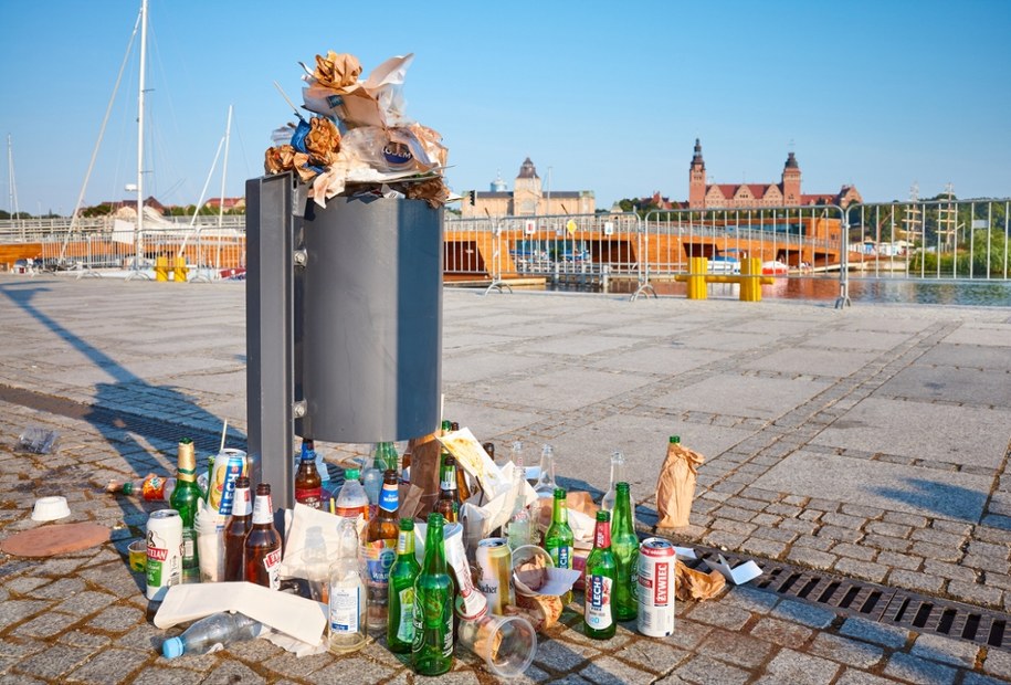 Poranny widok w Szczecinie. Polacy w sondażu IBRIS opowiedzieli się za nocnym zakazem sprzedaży alkoholu. /Shutterstock