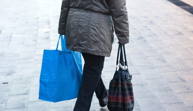 Porażający raport Biedronki. Co czwarty emeryt rezygnuje z jedzenia