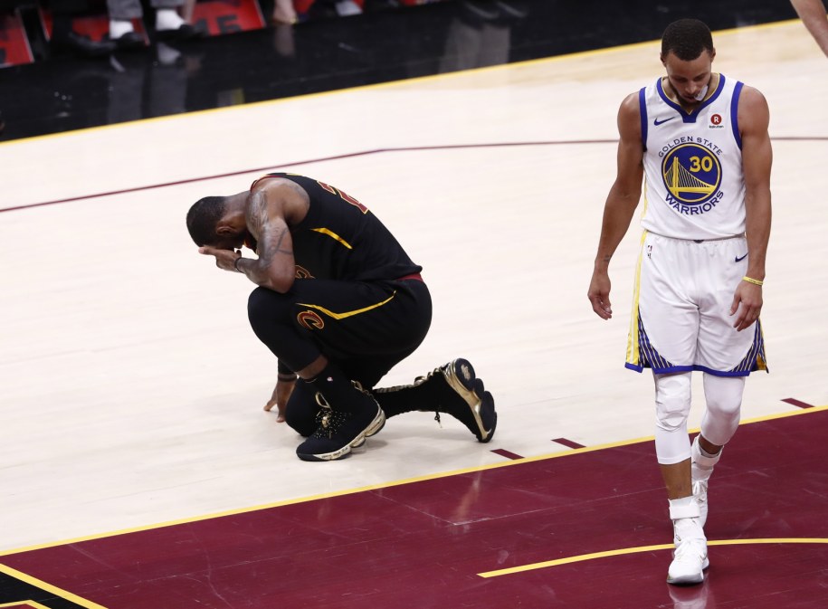 Porażka Cleveland Cavaliers była dotkliwa /LARRY W. SMITH /PAP/EPA