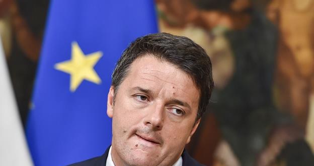 Porażka referendum Renziego to cios dla włoskiej gospodarki i strefy euro /AFP